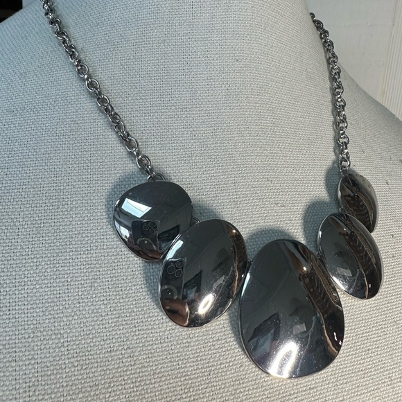 Abstract mirror disc necklace - Picture 3 of 5